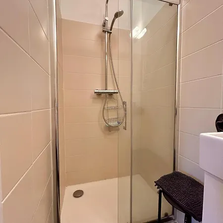 Coin Paisible En Plein Centre-rue Piétonne *